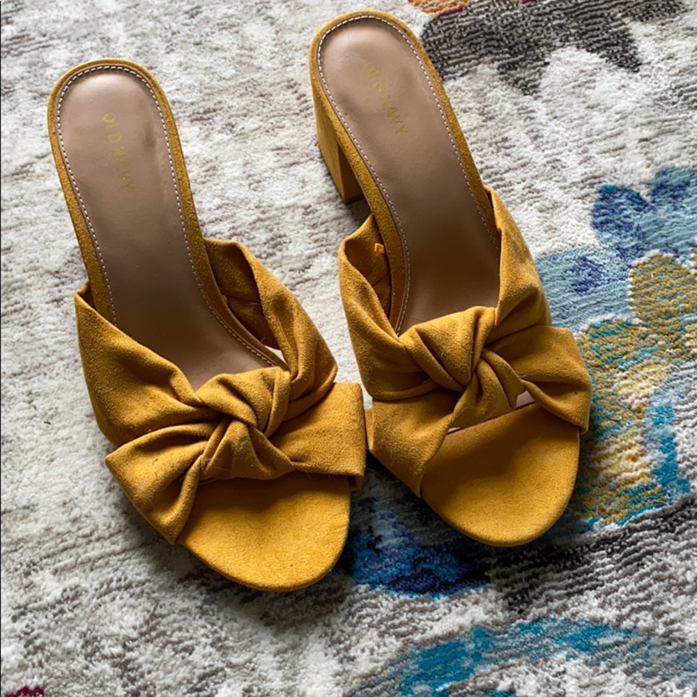 Peep toe heels